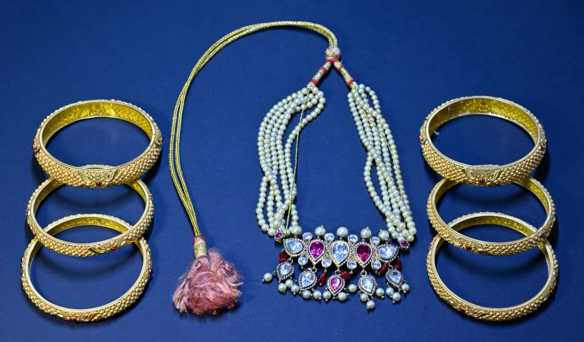 Complete light spring color palette: pale coral, aqua, peach, mint for seasonal color analysis