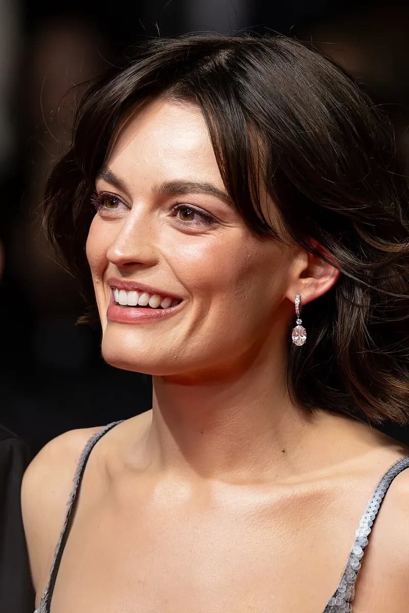 Emma Mackey wearing velvety pastel looks with cool-muted tones, showcasing heather gray, dusty mauve, mist blue, slate green, and antique silver from the Soft Summer palette.