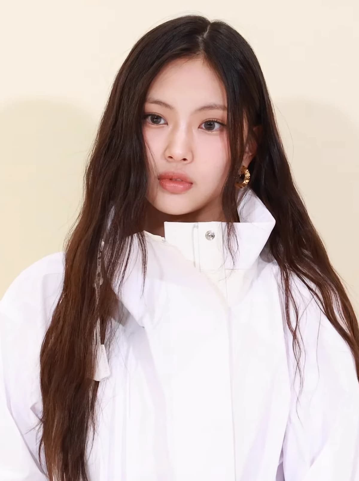 Hyein (NewJeans) wearing high-voltage winter ensembles with electric hues and chrome accents, showcasing fuchsia, royal blue, silver chrome, acid lime, and deep plum from the Vibrant Winter palette.