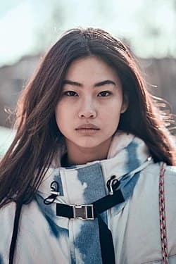 Editorial gallery of Jung Ho-yeon styled in warm spring looks packed with coral, turquoise, and golden accents, highlighting papaya orange, sunny marigold, aqua turquoise, creamy ivory, and rose gold.