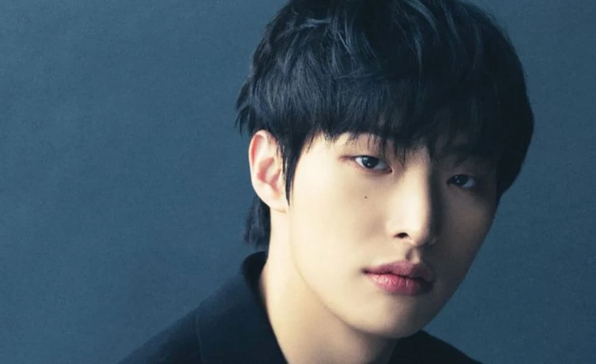Editorial gallery of Mingi (ATEEZ) styled in neutral winter outfits highlighting sapphire, burgundy, and smoked grays, highlighting steel blue, cranberry, optic white, graphite, and imperial purple.