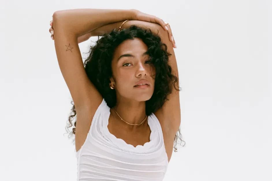 Editorial gallery of Olivia Dean styled in soft summer outfits blending dusty mauve, mist blue, and slate neutrals, highlighting heather gray, dusty mauve, mist blue, slate green, and antique silver.