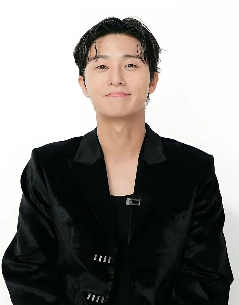 Park Seo-joon wearing cool-toned looks with berry accents and fluid movement, showcasing powder blue, soft lilac, rose quartz, silvery sage, and midnight plum from the True Summer palette.