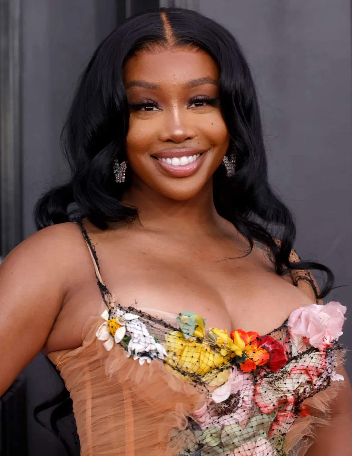 Editorial gallery of SZA styled in soft autumn looks mixing moss green, terracotta, and bronzed neutrals, highlighting seafoam, sage, rust, warm clay, and moss.