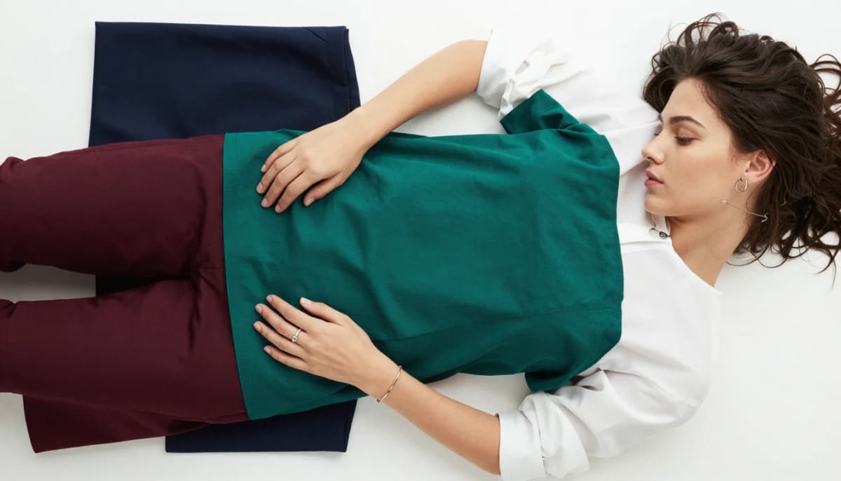 How to wear: Beste Farben fuer helle Haut und dunkle Haare How to wear beste farben fuer helle haut und dunkle haare — pairing reinweiss, kuehles off-white, warmes ivory near the face