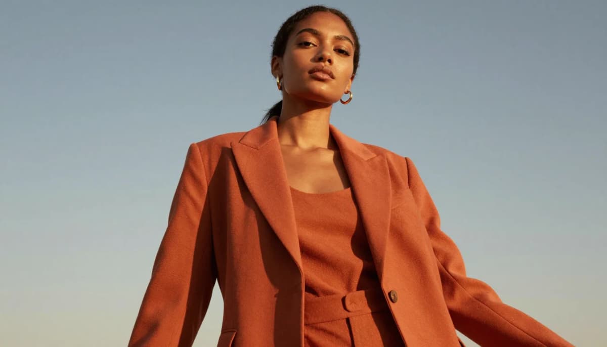 How to wear: Meilleures Couleurs pour une Peau Mate How to wear meilleures couleurs pour une peau mate — pairing terre cuite, terre de sienne brûlée, cannelle near the face