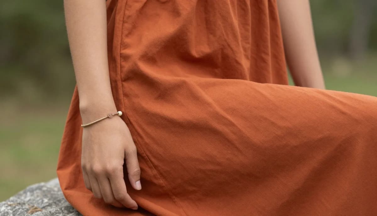How to wear: Who Can Wear Orange? Best Shades for You How to wear who can wear orange? best shades for you — pairing burnt orange, rust, deep terracotta near the face