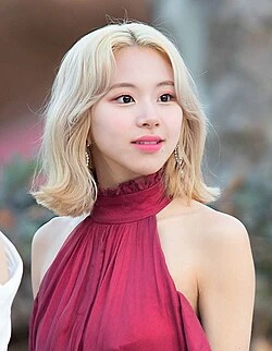 Chaeyoung (TWICE) color palette inspiration