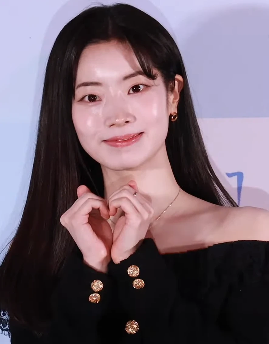 Dahyun (TWICE) wearing cool jewel-toned gowns with sharp contrast, showcasing glacier blue, raspberry, graphite, arctic white, and ultra black from the Cool Winter palette.