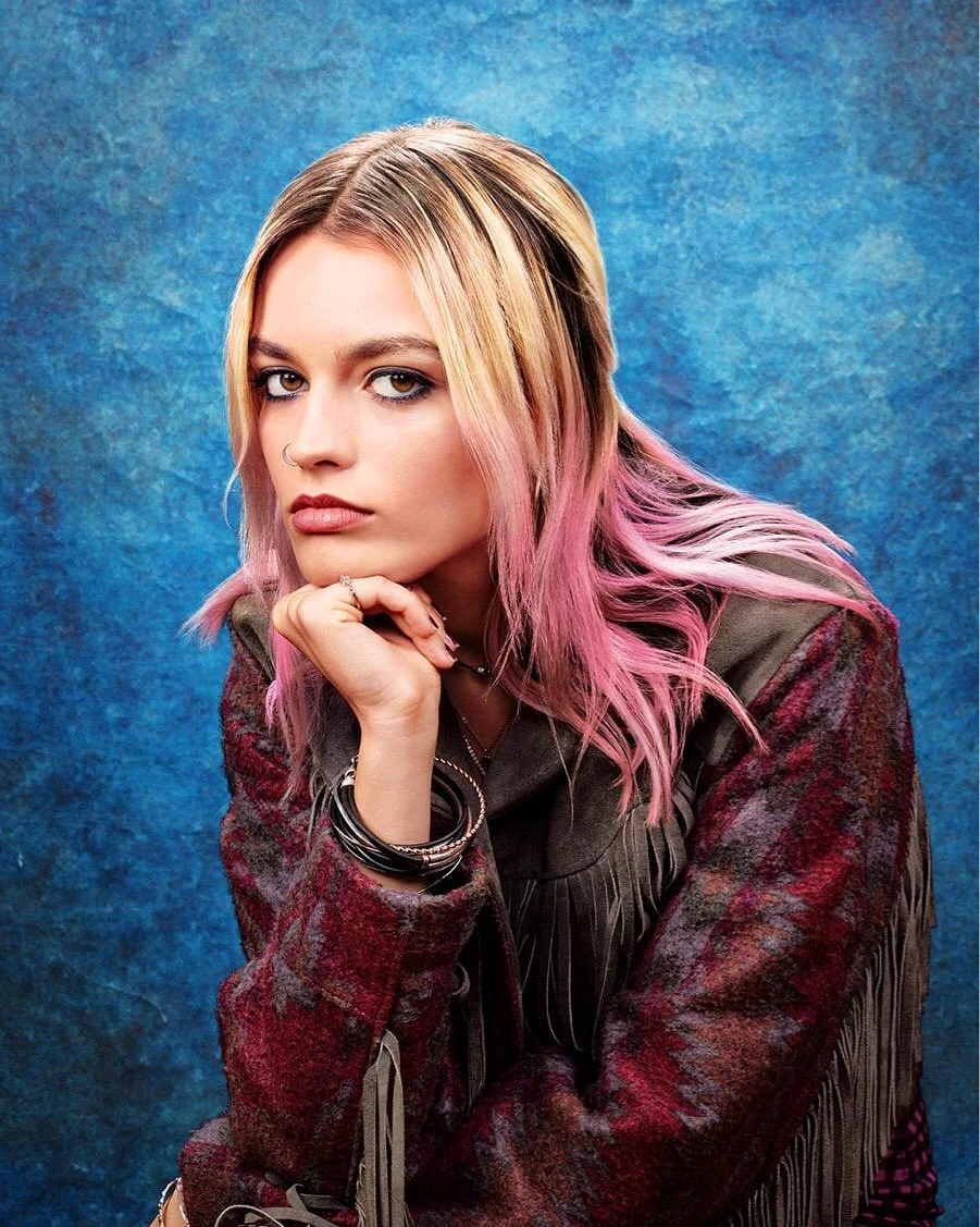 Emma Mackey color palette inspiration