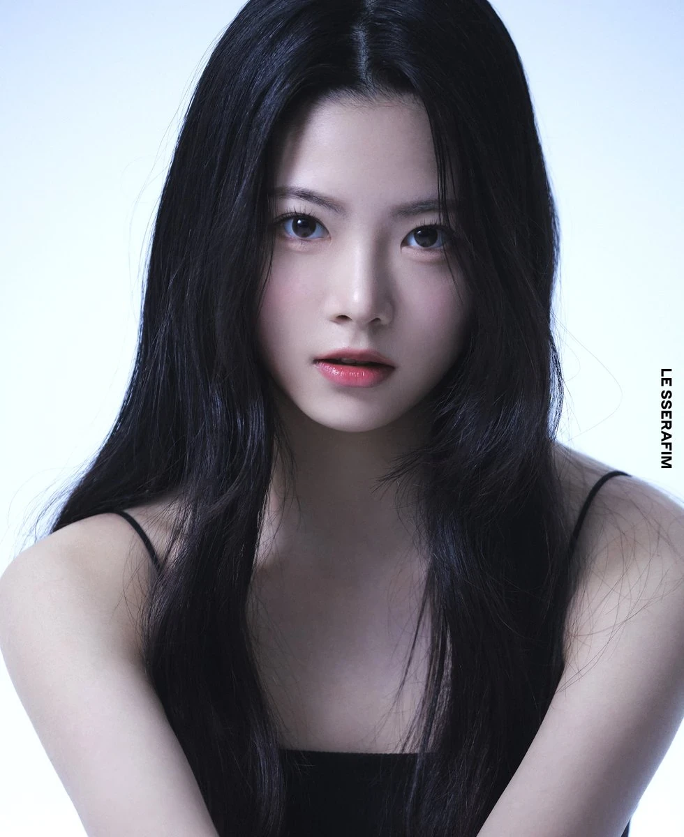 Eunchae (LE SSERAFIM) color palette inspiration