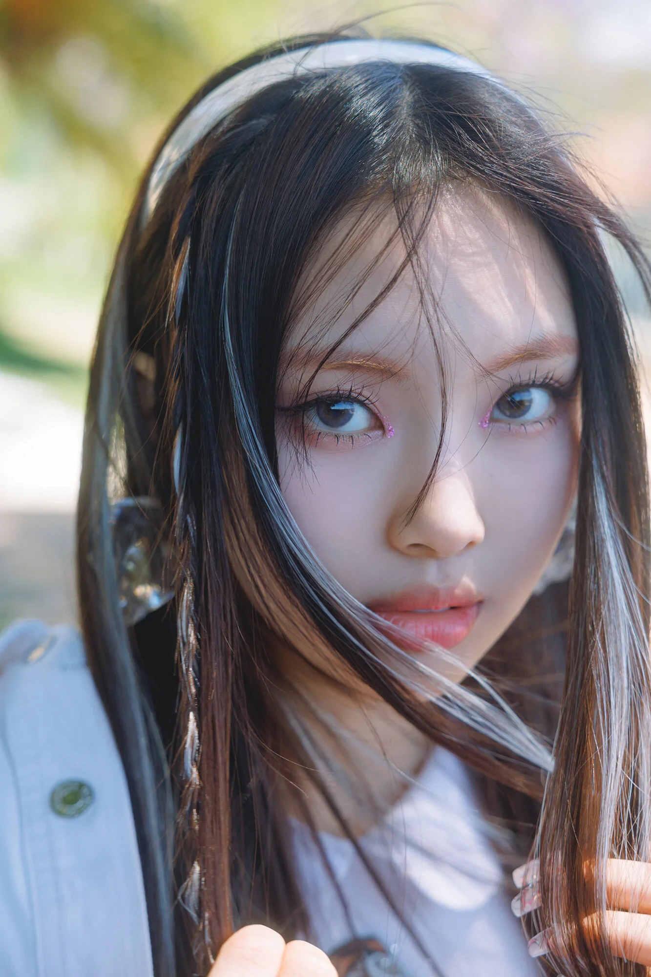 Hyein (NewJeans) color palette inspiration