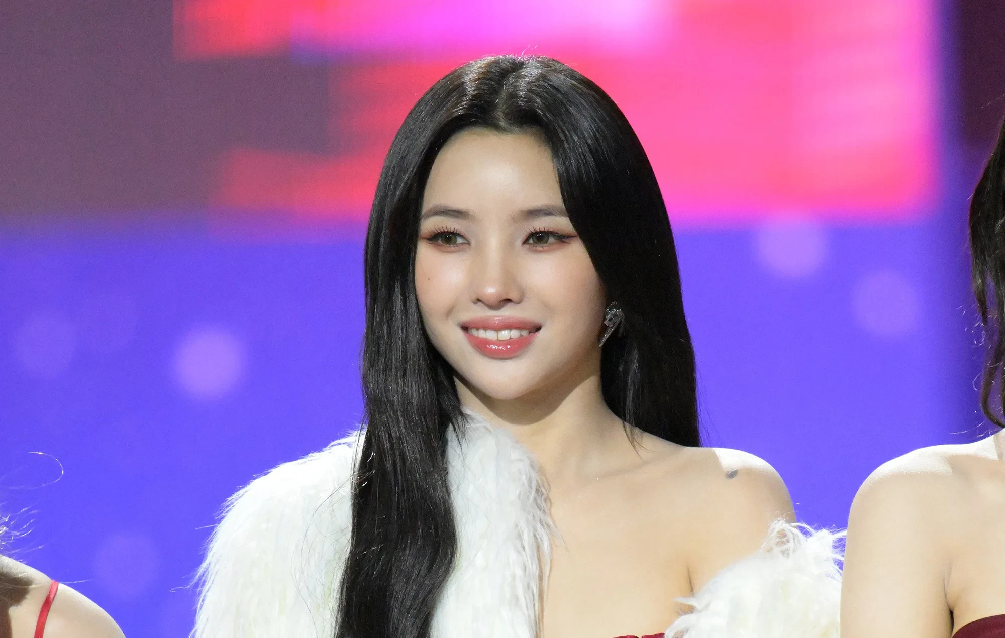 Soyeon ((G)I-DLE) color palette inspiration