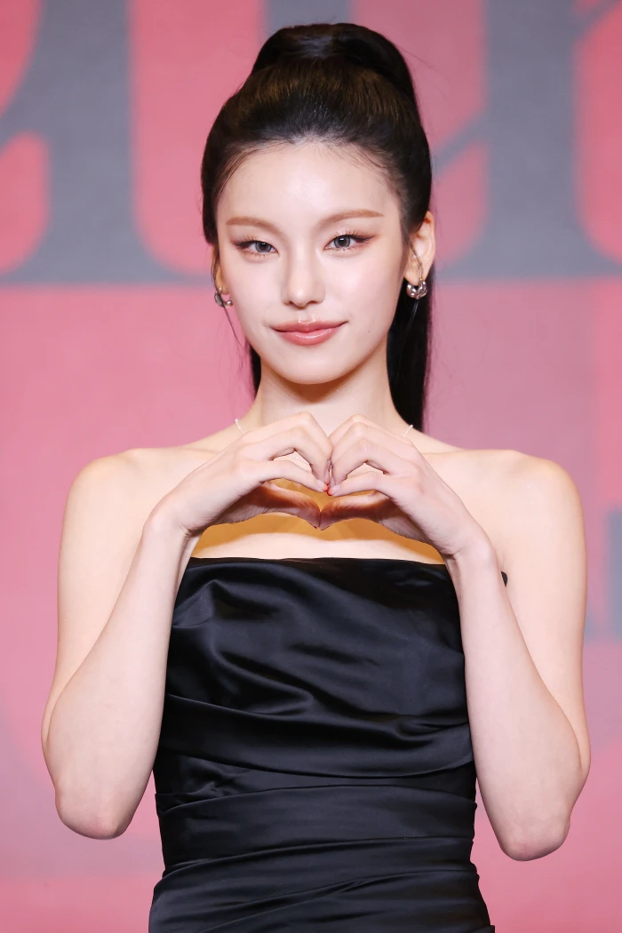 Yeji (ITZY) color palette inspiration