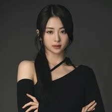 Yunjin (LE SSERAFIM) color palette inspiration