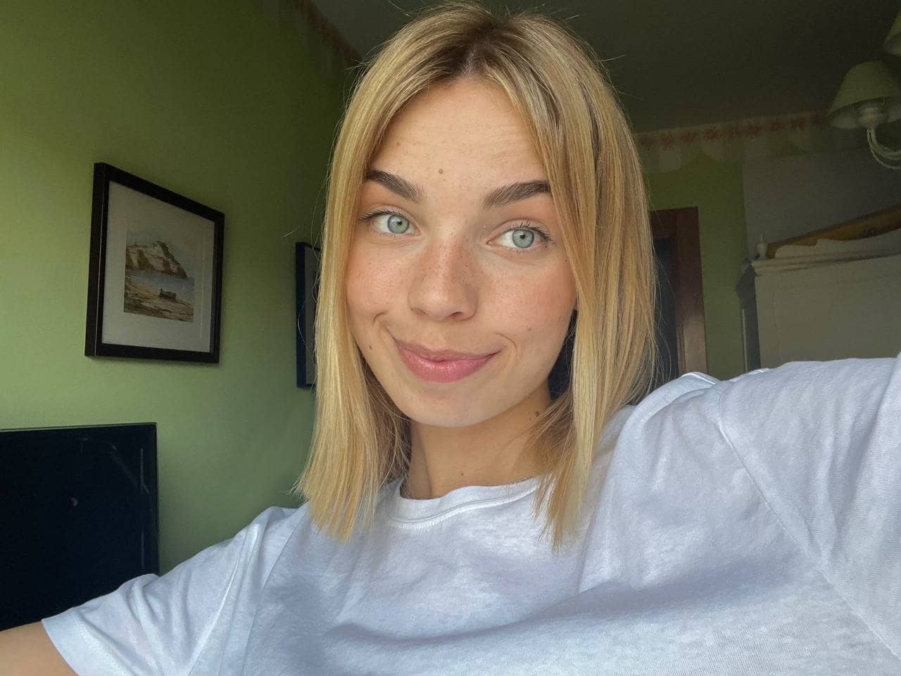 Color Analysis Before Photo - Natural lighting selfie for accurate color analysis Olympia's original selfie before AI color analysis transformation
